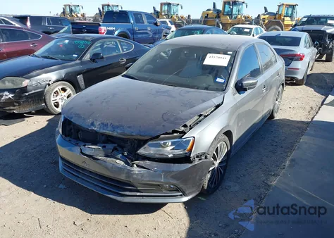 2015 Volkswagen Jetta 1.8T Sport z USA, uszkodzony, nr VIN 3VWD17AJ7FM421019
